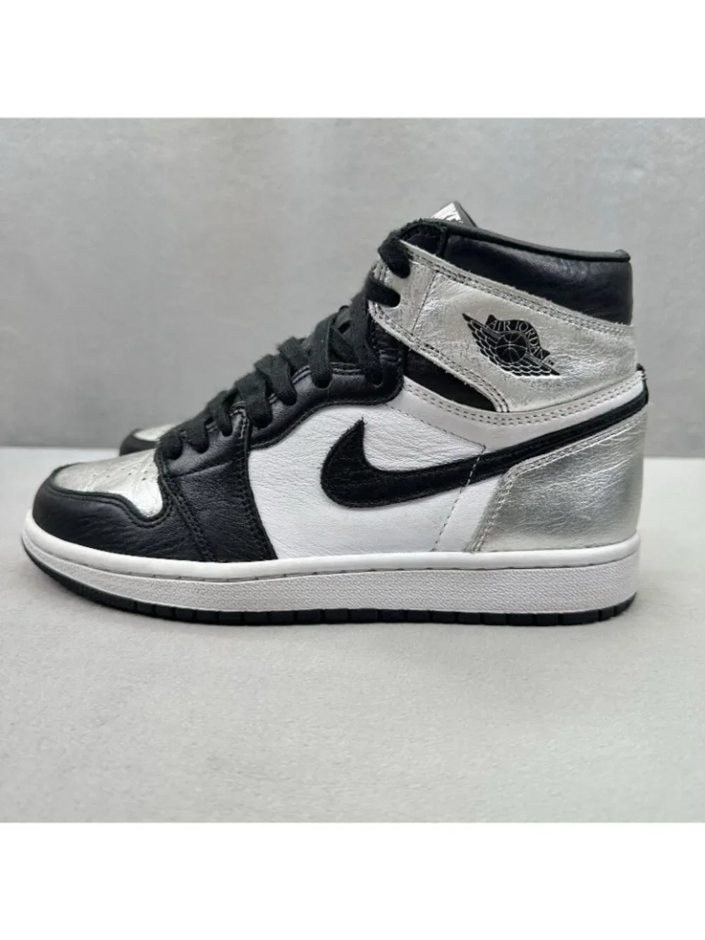 Womens Size 6 Nike Air‎ Jordan 1 Retro High Silver Toe Shoes Metallic Sneakers